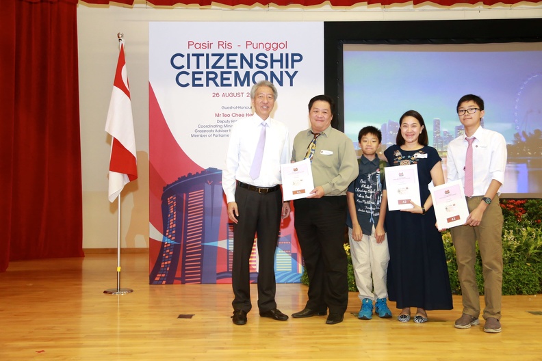 Citizenship-26Aug17-Ceremonial-034.jpg